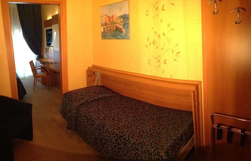 Hotel Vela D'Oro Dependence Bardolino Kültér fotó